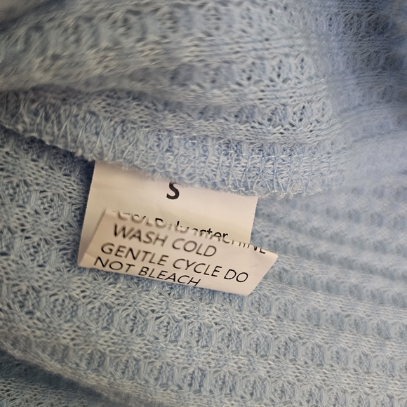 Light Blue Eyelet Sleeve Women's Top - Picture 4 of 4